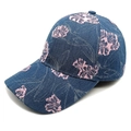 Détail de la broderie florale et de la texture denim sur une casquette bleue - M(56-58cm) / Bleu foncé