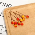 Rote und gelbe künstliche Beeren mit Stielen für DIY Weihnachtsdekorationen - 10mm / Verlauf Orange Rot