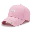Casquette de baseball rose en coton avec broderie ONE et coutures jaunes contrastées - Rose