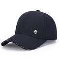 Dunkelblaue Herren-Baseballkappe mit SPORT-Schriftzug und rundem Metallemblem-Detail - Marineblau
