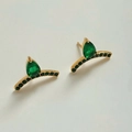 Boucles d'oreilles dorées avec zircon émeraude poire et détails en cristal étincelant - Or Zircone Vert (KDE1589)