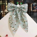 Detail einer hellgrünen Haarklammer mit Blumenmuster und eleganten langen Schleifenbändern - 4#Blau Blumig