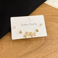 Détail du lot de boucles d'oreilles avec gourde dorée et poney en zircon sur carte - Plaqué Or 18K (Ensemble)