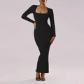 Elegantes, figurbetontes schwarzes Strickkleid mit quadratischem Ausschnitt und langen Ärmeln - S / Schwarz