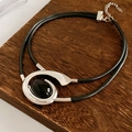 Dettaglio del pendente ovale nero retrò su una doppia catena a corda nera di alta qualità - Collana / Collana-Argento-Nero