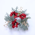 Ghirlanda natalizia per candele con stelle di Natale rosse, aghi verdi e bacche dorate - Candeliere di Natale N. 8