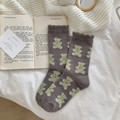 Dunkelgraue lila Korallenvlies-Socken mit süßen Bärenmustern und Spitzenbesatz - Einheitsgröße / Melange Grau