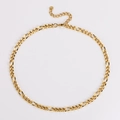 Detailed close-up of a 5.5mm golden Figaro chain bracelet with a lobster clasp - 5.5mm / Gold 40+5cm