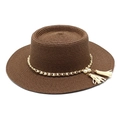 Détail d'un chapeau de paille marron foncé avec chaîne dorée, perles et glands fins - M (56-58cm) / Marron