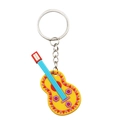 Detailopname van een gele PVC gitaar sleutelhanger met kleurrijke Mexicaanse prints - Gitaar Stijl