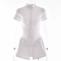 Detailopname van witte romper met korte mouwen en ritssluiting op transparante mannequin - S / Wit