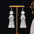 Orecchini lunghi con nappe stile Miao con motivi a girasole e fiocco in argento - Nappa con Fiocco a Girasole (E2758-1) / Argento