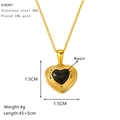 Specifiche dettagliate della collana con pendente a cuore in oro e resina nera opaca - Stile Cuore Nero Bordo Oro (S-N397)