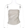 Dettaglio della trama in pelle PU plissettata su un top a fascia beige da donna - S / Albicocca