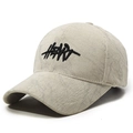 Casquette de baseball en velours côtelé beige avec broderie HEART vue de face à 45° - Blanc Cassé