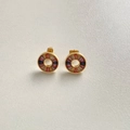 Goldene runde Edelstahl-Ohrstecker mit farbigen rechteckigen Kristallen im Kreis - Gold mit buntem Zirkon