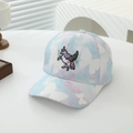 Gedetailleerd eenhoorn borduursel op een honkbalpet met tie-dye vlinderpatroon - 54cm 3-8 Jaar Oud / Pony - Blauwe Vlinder