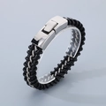Details von schwarzem geflochtenem Lederarmband mit silberner Edelstahlschließe - Stil C Geflochtenes Leder Silberne Schnalle (KB38613-D) / Schwarzer Riemen Silberne Schnalle