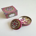 Scented soy candle with dried flowers in a colorful mandala tin and matching gift box - Cologne (Tin)
