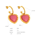 Boucles d'oreilles cœur en acier titane avec résine rose et bordure dorée torsadée - Style de Coeur Rose Doré (F898)
