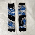 Japanese Tabi socks featuring The Great Wave off Kanagawa print in blue and black - 35-41 / Blue White Sea Waves