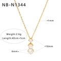 Dettaglio della collana con pendente in zirconia dorata con dimensioni e peso indicati - Stile Triplo Zircone Verticale (NB-N1344)