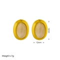 Gros plan de boucles d'oreilles ovales dorées avec pierre blanche et dimensions précises - Boucles d'Oreilles Clous Or Pierre Gemme Blanche