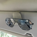 Grijze lederen zonnebrilhouder clip voor zonneklep in auto met zonnebril - Grijs
