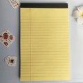 Blocco note A5 giallo con rilegatura nera e righe orizzontali per l'ufficio - Giallo