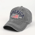 Détail de la casquette vintage en jean délavé gris avec broderie America et drapeau américain - Réglable / Gris
