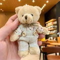 Portachiavi orsetto di peluche con camicia floreale e salopette beige per borse - Camicia Floreale Rosa Verde Pantaloni con Bretelle Beige / Orso (Ragazzo)