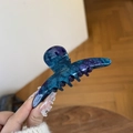 Pince à cheveux élégante en acétate bleu-violet avec étiquette dorée pour queue de cheval - Ciel Étoilé Sous-marin