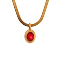 Dettaglio catena serpente dorata con pendente ovale in zircone rosso retrò - Pendaglio in Pietra Rossa Ovale / Rosso