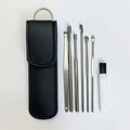 Set portatile da 7 pezzi in acciaio inox per la pulizia delle orecchie con custodia in pelle - Custodia in pelle nera / Set da 7 pezzi