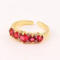 Anello dorato regolabile con cinque gemme ovali rosse e accenti di zirconi bianchi - Aperto Regolabile / Stile Incastonatura a Fila di Rubini (Stile 4)