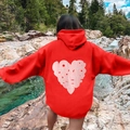 Roter Kapuzenpullover mit Love Yourself Herz-Print auf dem Rücken für Damen und Herren - S / Rot