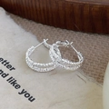Créoles argentées texturées en forme de C avec une esthétique vintage - Hammered C-Shape Ear Buckle (32#) / Argent