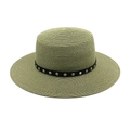 Vue détaillée d'un chapeau de paille vert olive avec ruban noir à rivets argentés - M (56-58cm) / Vert Militaire