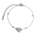 Detalle de tobillera de acero inoxidable plateado con dije de corazón y cuentas - Pulsera de Corazón Plateado