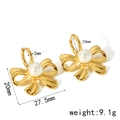 Pendientes de lazo dorado con perla blanca e información detallada de medidas y peso - Estilo de Lazo con Perla - Dorado (TE6797)