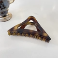 Detailed view of large triangular tortoiseshell hair claw with amber resin texture - 11.5cm (Large) / Matte Light Tortoise