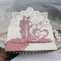 3D-Hochzeitseinladungskarte mit Laserschnitt und glitzernder Brautpaar-Silhouette - Glitzer Rosa