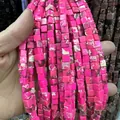 Gros plan de perles cubiques en pierre rose avec textures naturelles pour bijoux DIY - 4x4mm (Environ 38cm Fil) / Pierre Impériale Rose Rouge