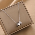 Collier double anneau argenté avec pendentifs en zircon sur boîte cadeau en soie dorée - 8985-argent