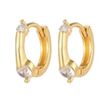 Elegantes pendientes de cobre bañados en oro con circonitas sobre fondo blanco - Huggie Dorado Minimalista con Doble Circonita (E485)