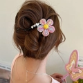 Dettaglio del fermaglio per capelli a fiori intrecciati con strass a cuore su un raccolto - 25# Clip-Girasole intrecciato colorato