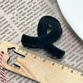 Elegant 5.5cm black velvet twisted knot hair clip on a vintage newsprint background - 10# Cross Black