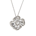 Collana in acciaio inossidabile argento con ciondolo a quadrifoglio su sfondo bianco - Argento