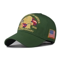 Detalle de bordado de águila 3D y etiqueta de bandera USA en gorra de algodón verde - Ajustable / Verde