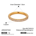 Detailoverzicht van gouden roestvrijstalen ring met zirkoon en technische maten - Gouden Slanke Zirconia Ring (JDR2407020-6)